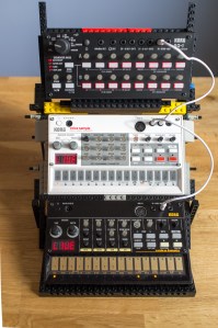 LEGO-Volca-Stand-3